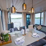 Wohlfuehloase Hausboot Redwine Woma * Fürstenberg-Havel