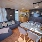 Vakantiehuis Wohlfuehloase Hausboot Redwine Woma *