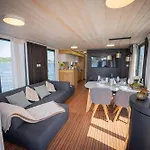 Vakantiehuis Wohlfuehloase Hausboot Redwine Woma Fürstenberg-Havel