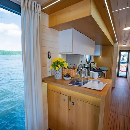 Wohlfuehloase Hausboot Redwine Woma * Fürstenberg-Havel