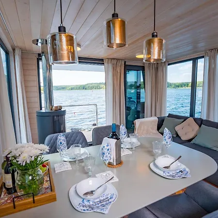 Wohlfuehloase Hausboot Redwine Woma * Fürstenberg-Havel