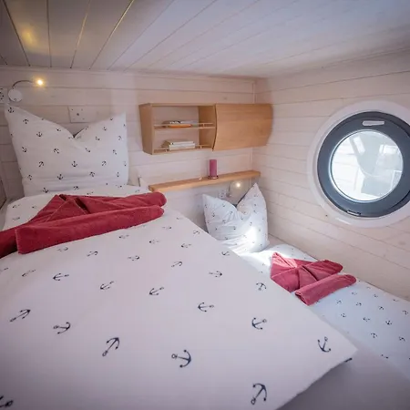 Wohlfuehloase Hausboot Redwine Woma *