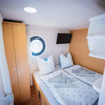 Σπίτι διακοπών Wohlfuehloase Hausboot Redwine Woma Fürstenberg-Havel