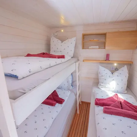 Wohlfuehloase Hausboot Redwine Woma بيت للعطل