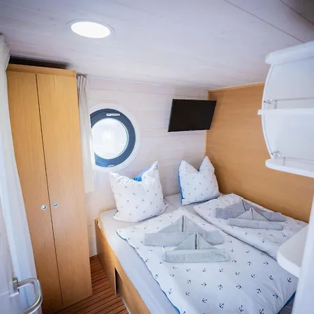 Wohlfuehloase Hausboot Redwine Woma *