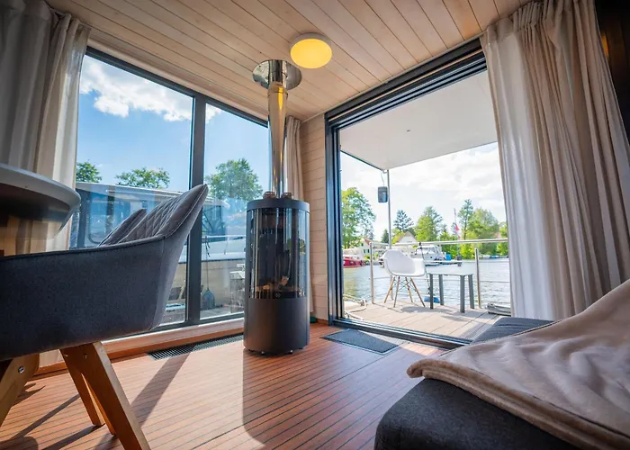 بيت للعطل Wohlfuehloase Hausboot Redwine Woma Fürstenberg-Havel