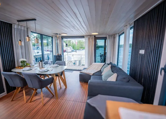 Wohlfuehloase Hausboot Redwine Woma Fürstenberg-Havel