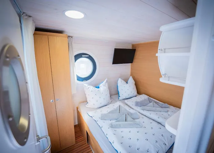 بيت للعطل Wohlfuehloase Hausboot Redwine Woma Fürstenberg-Havel